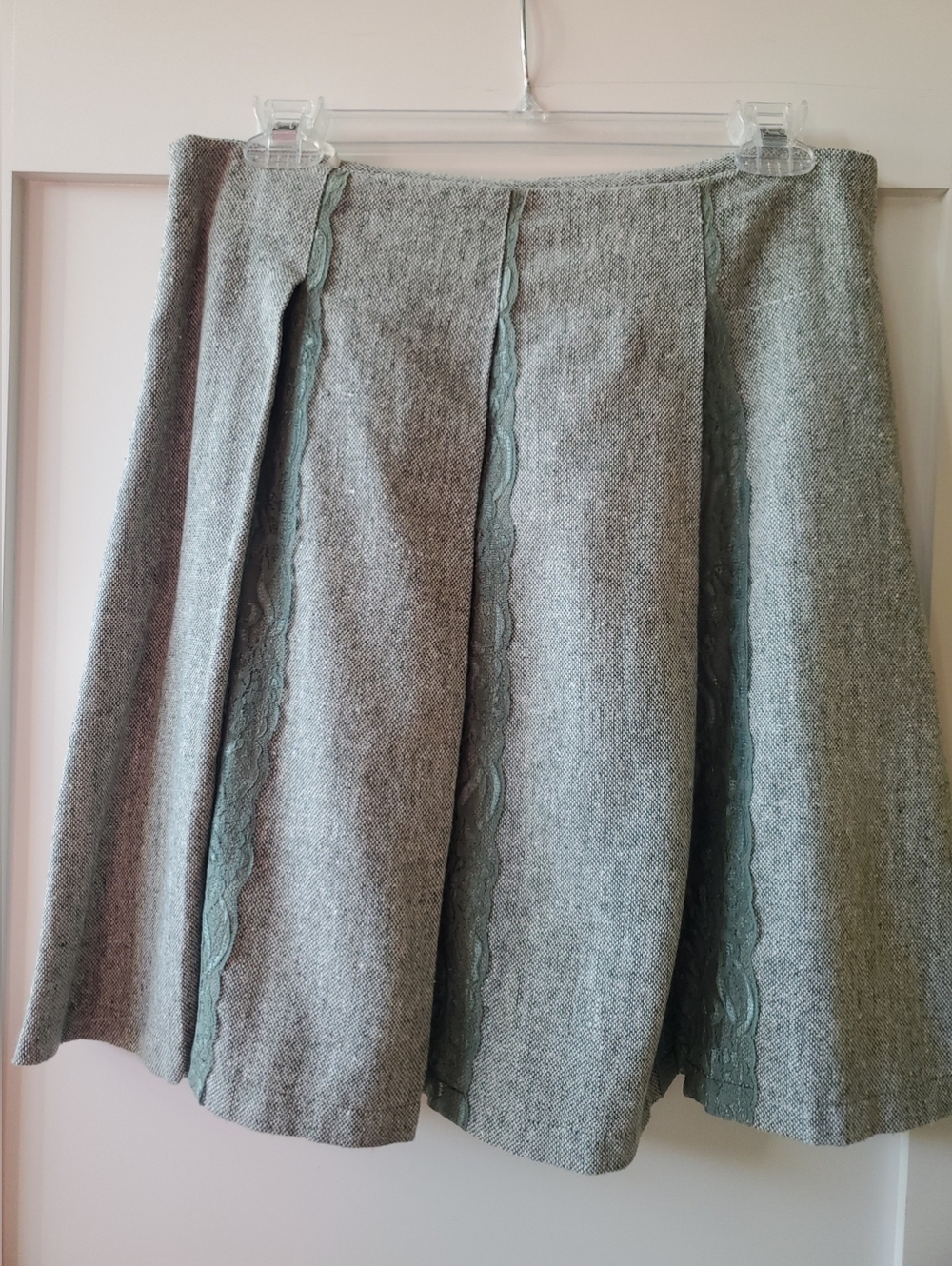 "Valley Girl" Mint Green Tweed Skirt w/ Lace Pleated Insets. Sz 10 (Fits Like 8)